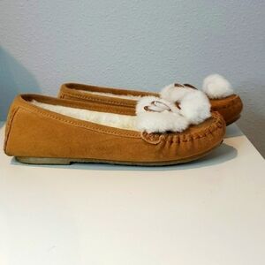 MINNETONKA POM POM MOCCASIN SLIPPERS.SZ 6